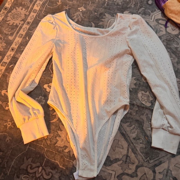White Eyelet Long Sleeve Bodysuit - Picture 4 of 9